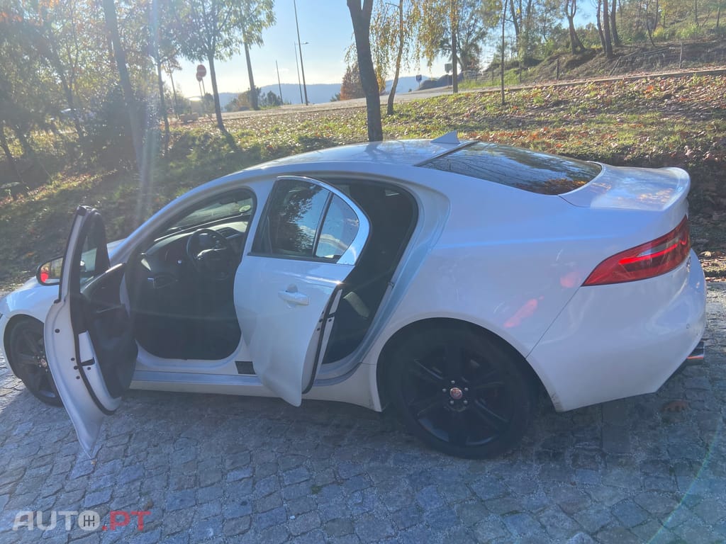 Jaguar XE R