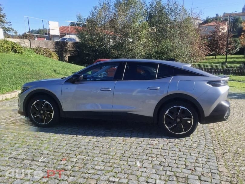 Peugeot 408 Plug-In Hybrid 180 e-EAT8 Allure