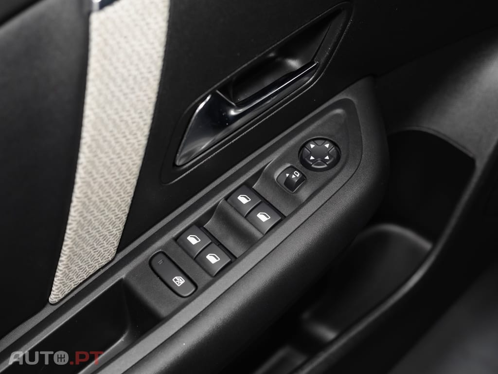 Citroen C4 X 1.2 PureTech Plus EAT8