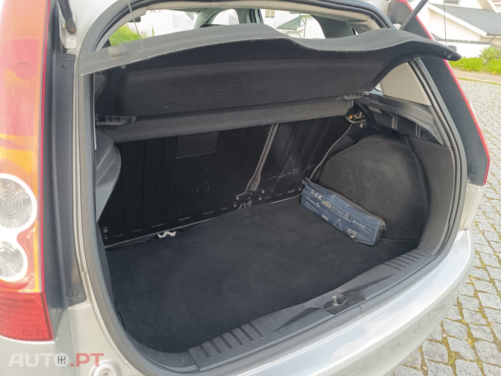 Ford Fiesta 1.25 First Edition - Um dono