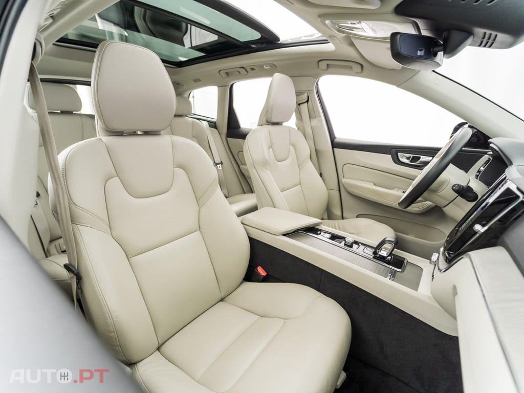 Volvo XC60 2.0 T6 PHEV Core AWD