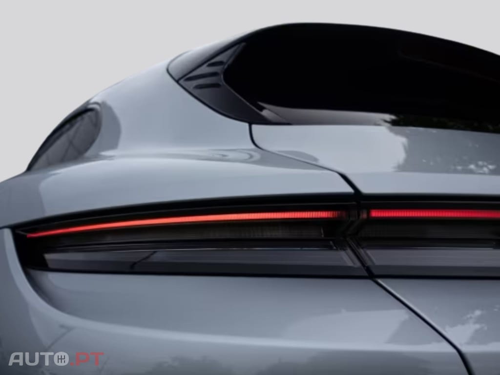 Porsche Taycan 4 I.V.A DEDUTIVEL  