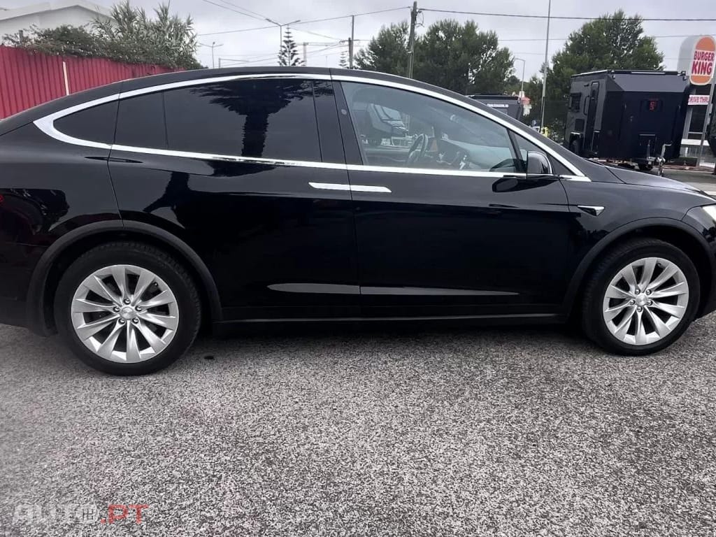 Tesla Model X 75D