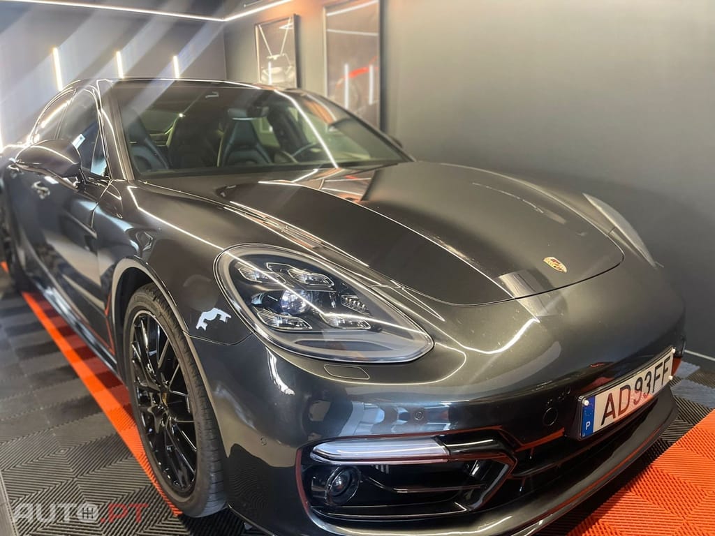 Porsche Panamera 4 E-Hybrid