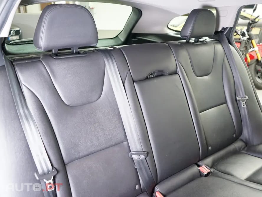 Volvo V60 2.4 D6 Momentum AWD Phev