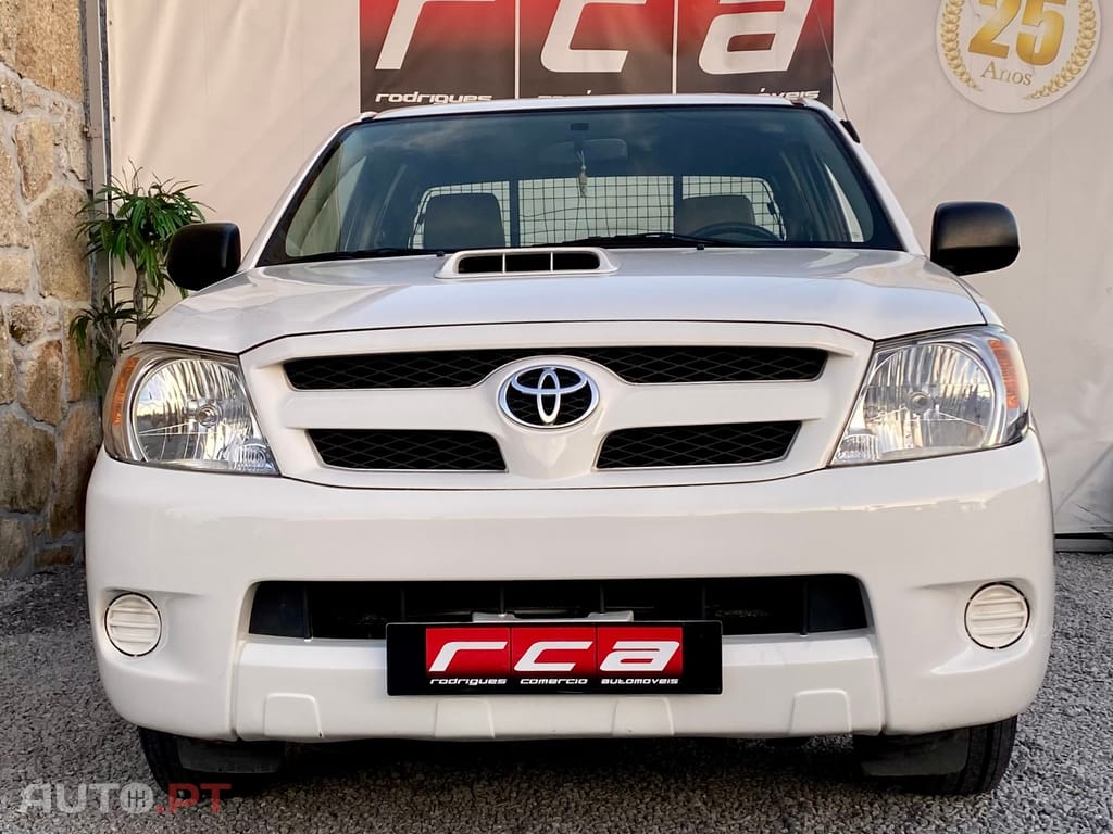 Toyota Hilux 2.5 D-4D 2WD CE PM+AC