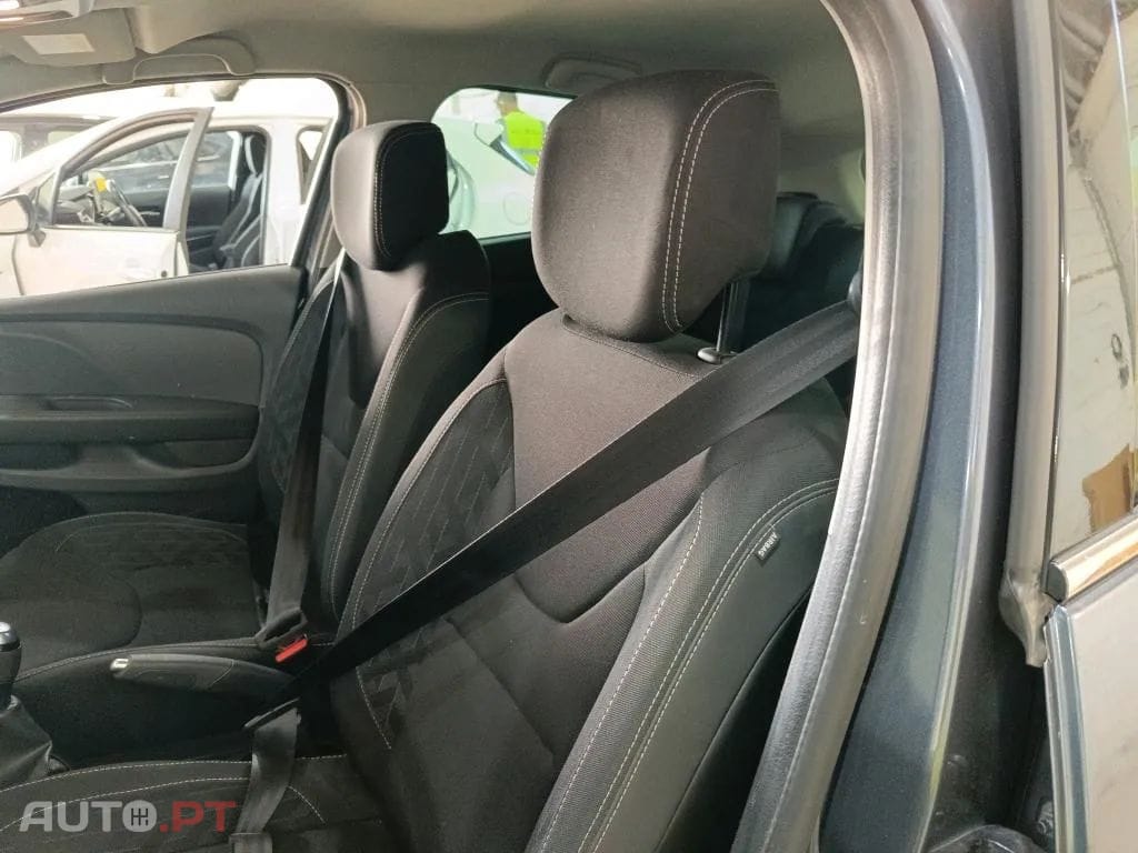 Renault Clio 0.9 TCe Limited Bi-Fuel