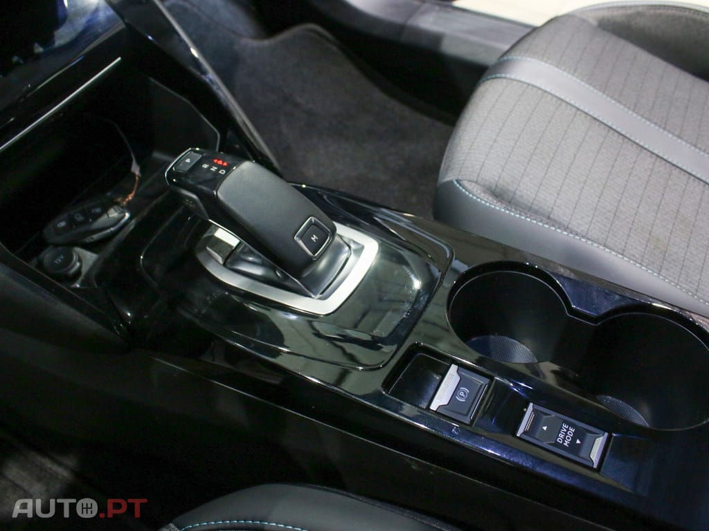 Peugeot 2008 1.2 PureTech Allure EAT8