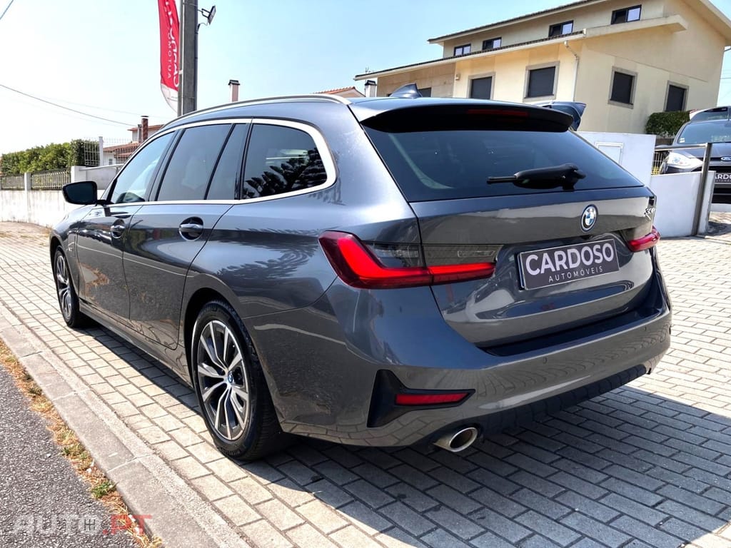 BMW 330 e Touring Auto