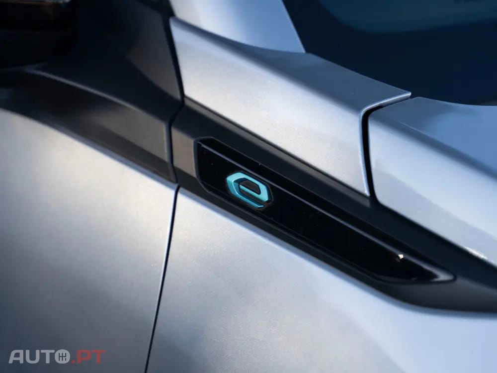 Peugeot E-2008 50 kWh GT Pack