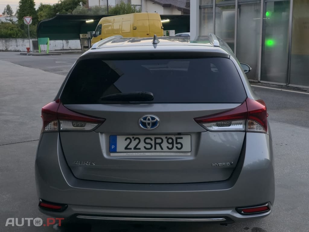 Toyota Auris Touring Sports 1.8HSD SQUARE COLLECTION