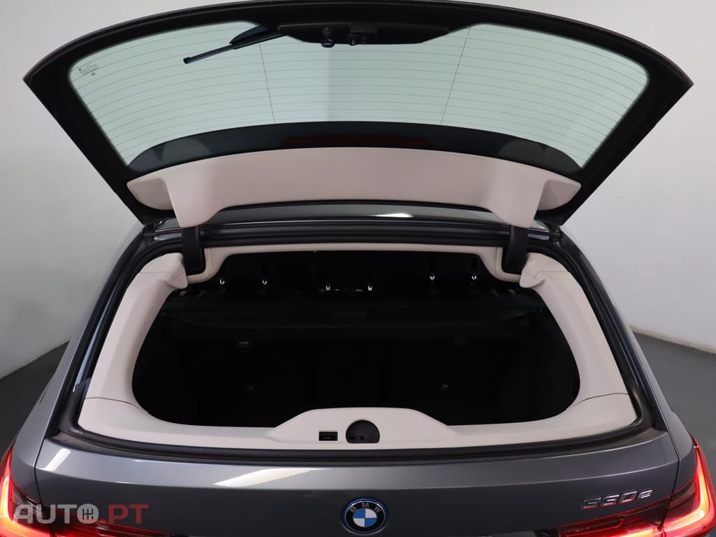 BMW 330 e Auto Corporate Edition