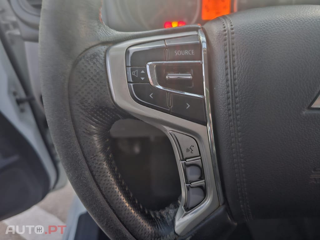 Mitsubishi L200 2.4 DI-D CD Invite 4WD