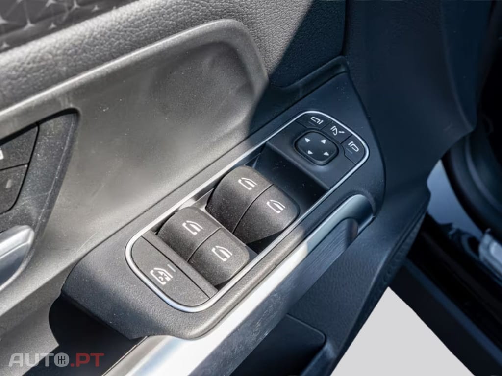 Mercedes-Benz EQB 300 4M Progressive I.V.A DEDUTIVEL 