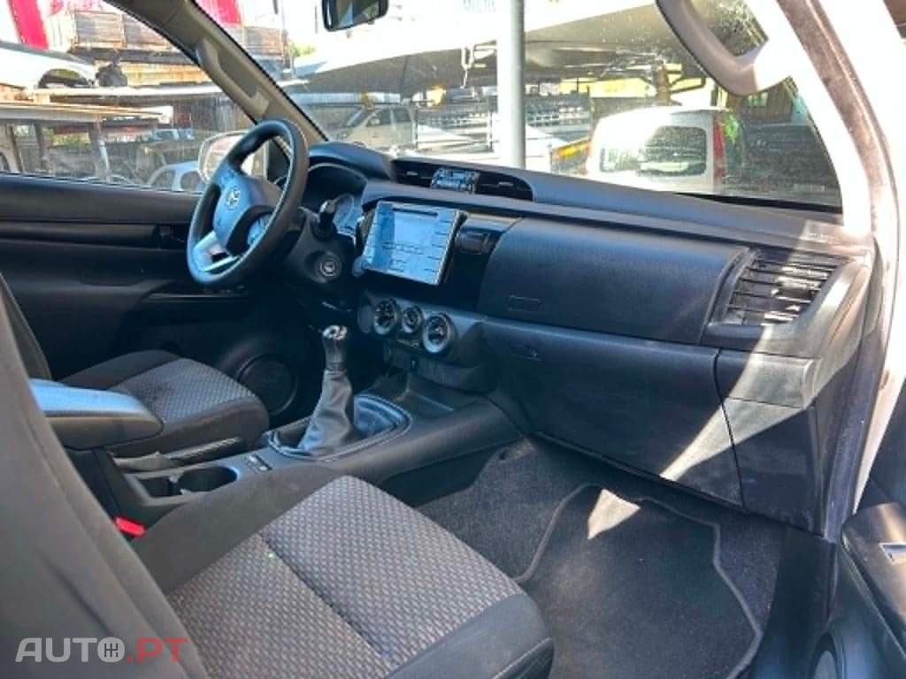 Toyota Hilux X-CAB 4x2  2.4D-4D 150cv