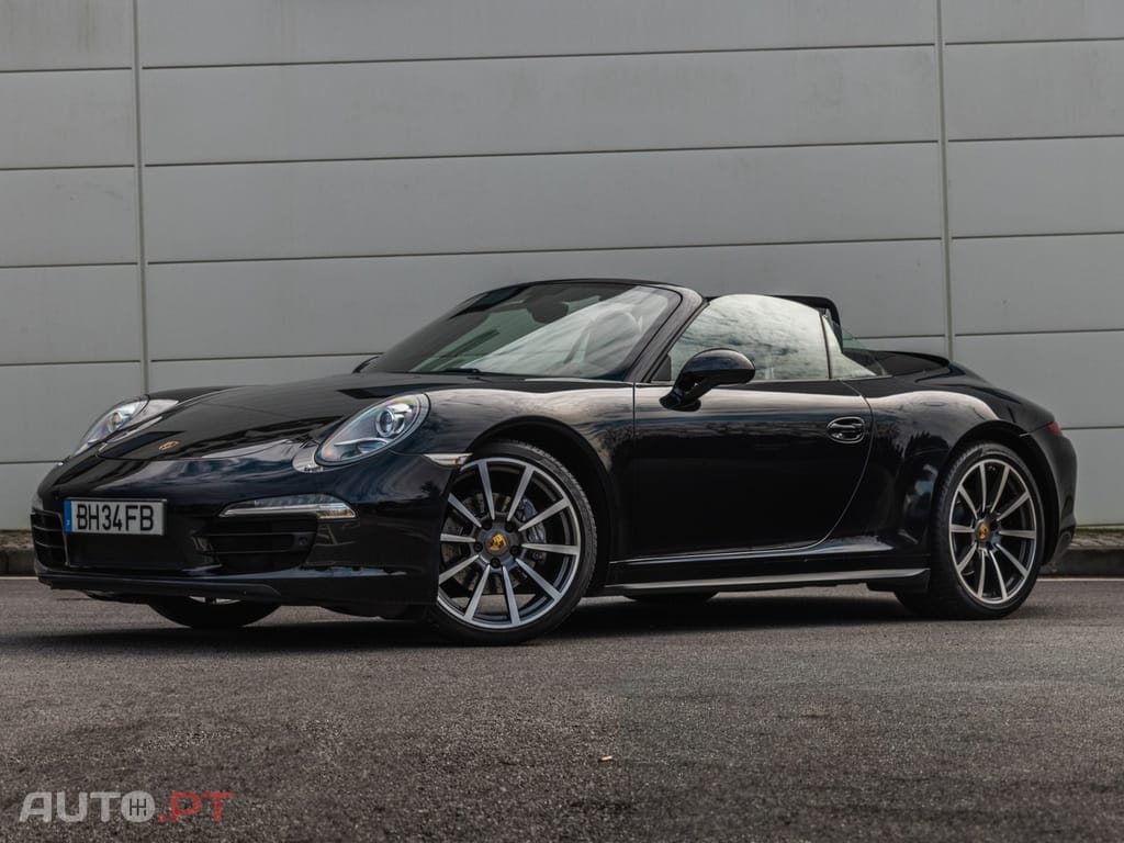 Porsche 911 Carrera 4 Cabriolet PDK Black Edition