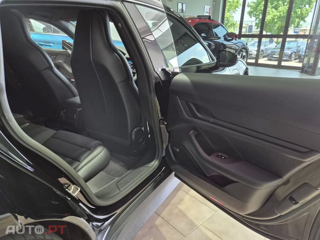 Porsche Taycan Black Edition