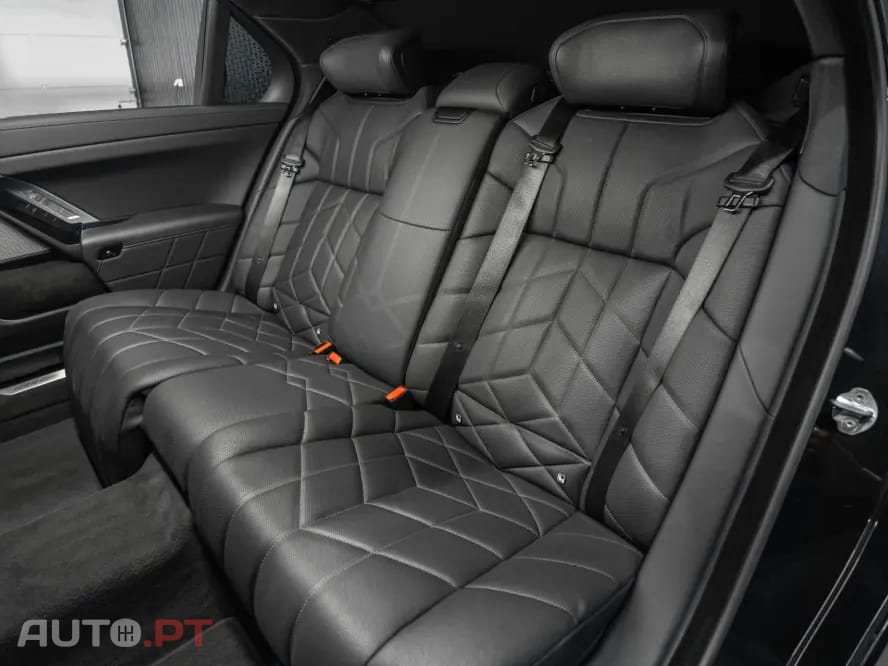 BMW 750 750e xDrive Pack Desportivo M