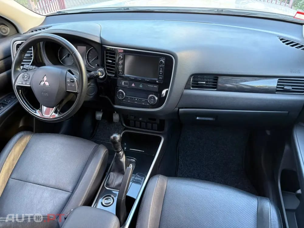 Mitsubishi Outlander 2.2 DI-D Instyle Navi