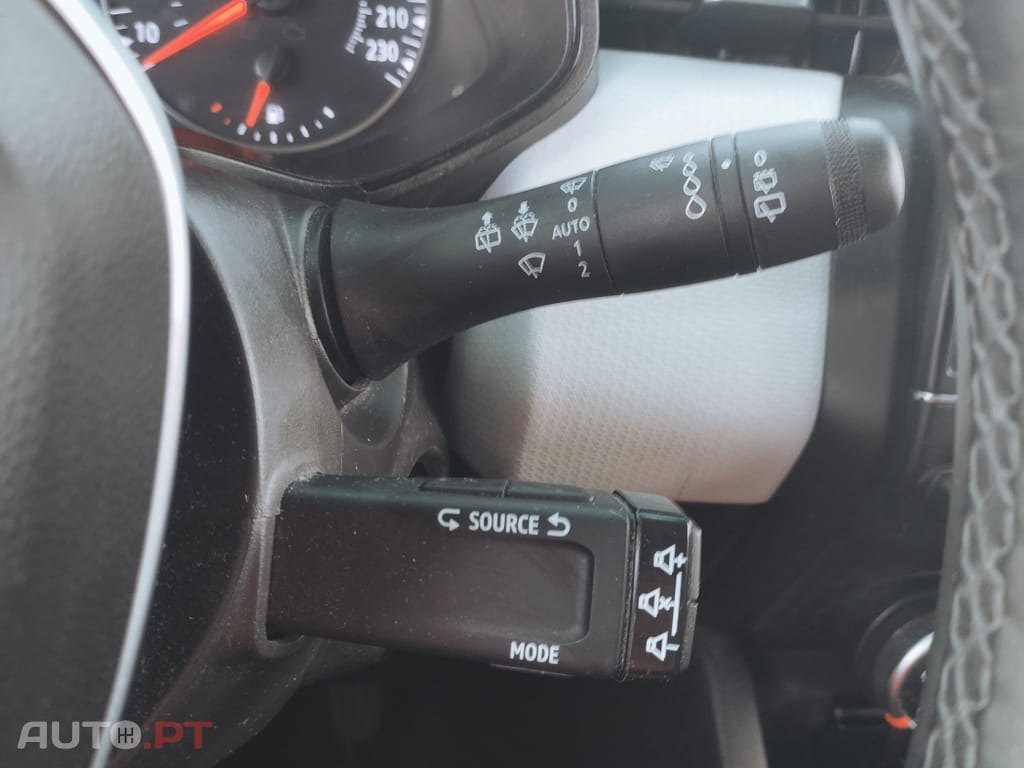 Renault Clio 1.0 TCe Limited Bi-Fuel — fotografia 12