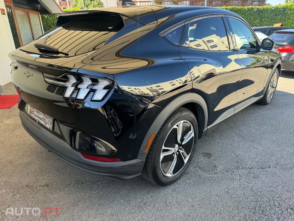 Ford Mustang Mach-E 75.7 kWh Premium AWD
