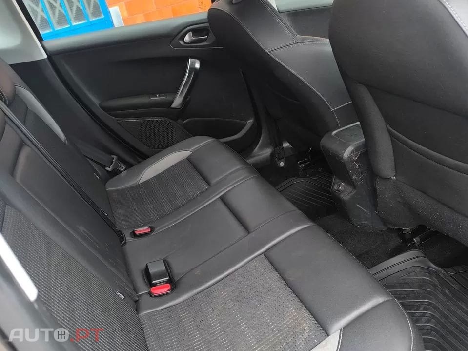 Peugeot 2008 1.2 PureTech Allure EAT6