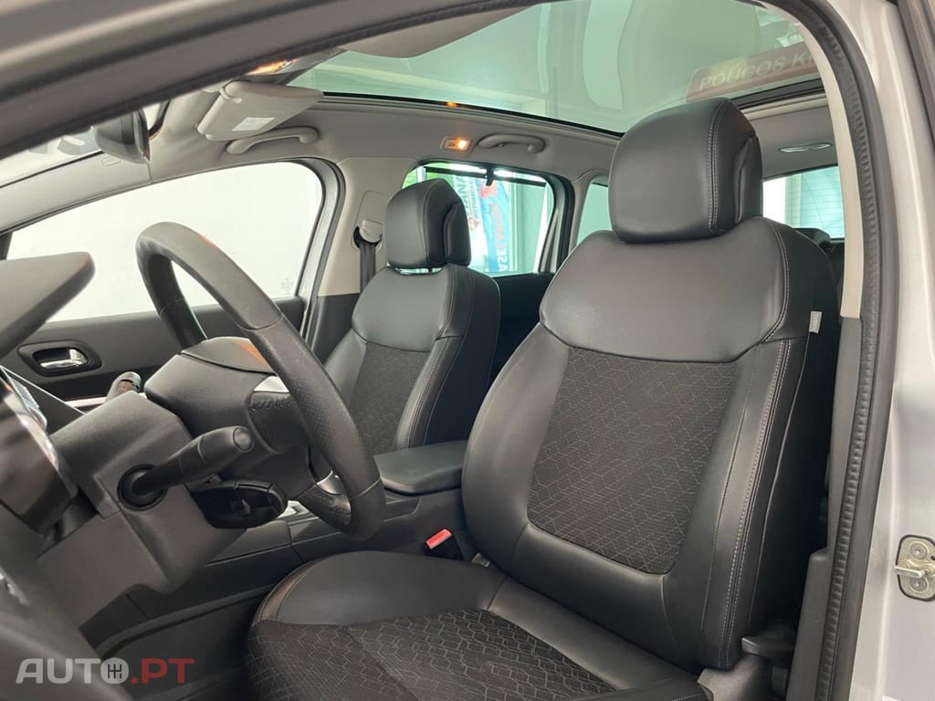 Peugeot 3008 1.6 HDi Allure — fotografia 27