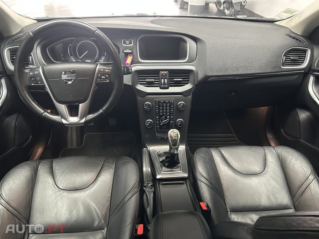 Volvo V40 1.6 D2 Eco Momentum — fotografia 11