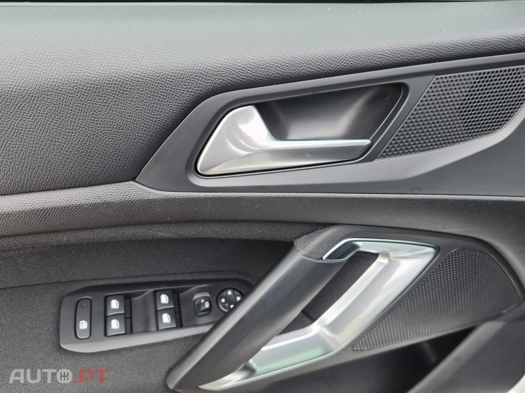 Peugeot 308 1.5 BlueHDi Business Line