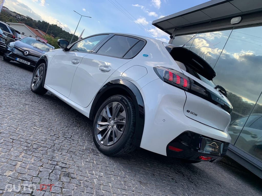 Peugeot E-208 50 kWh Allure Pack