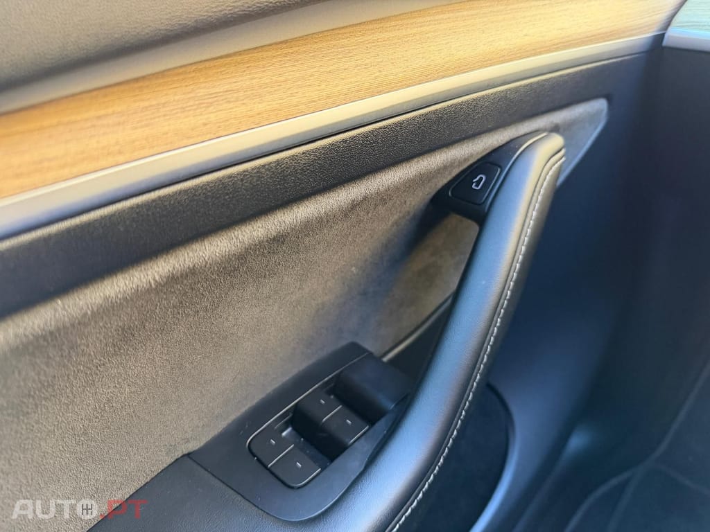 Tesla Model Y I.V.A DEDUTÍVEL 