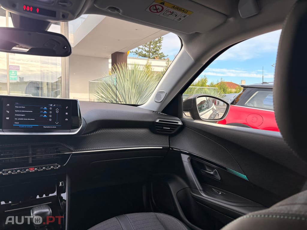 Peugeot 2008 1.5 BlueHDi Allure Pack