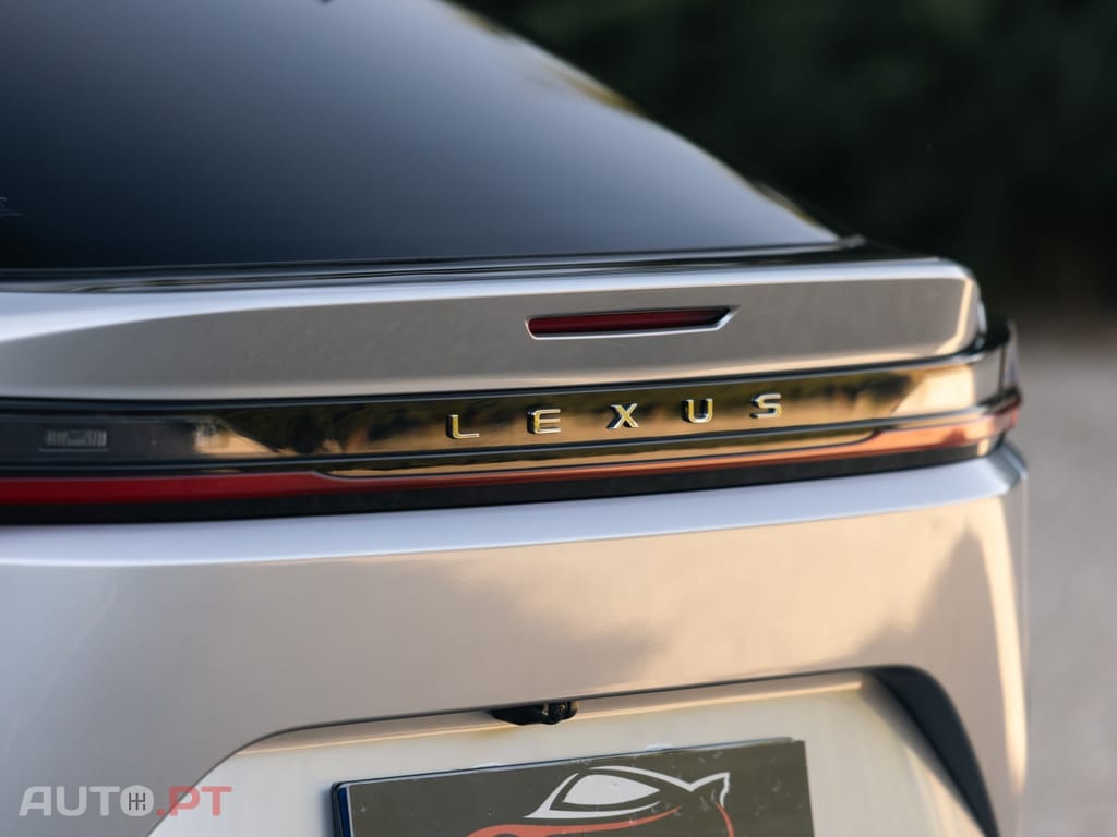 Lexus RZ Premium