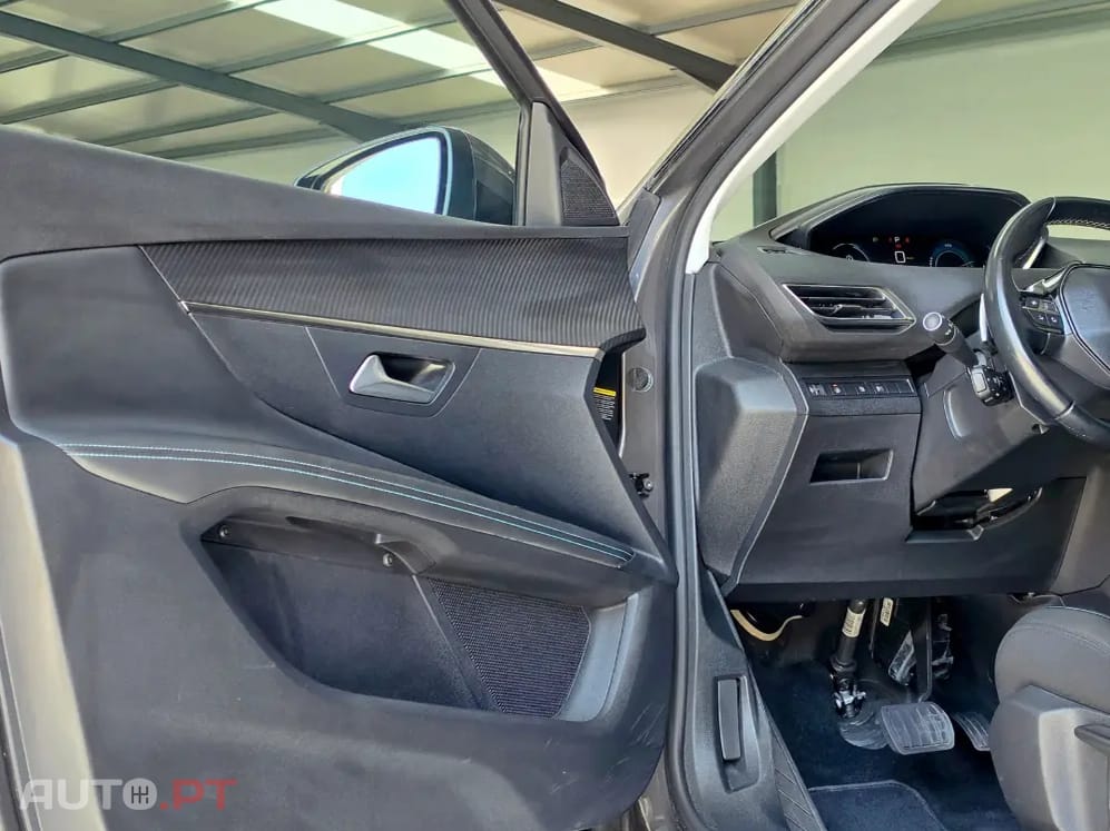 Peugeot 3008 1.6 Hybrid Allure e-EAT8