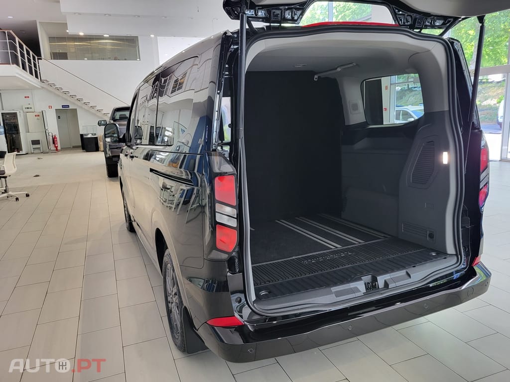 Ford Tourneo 2.5 PHEV Titanium