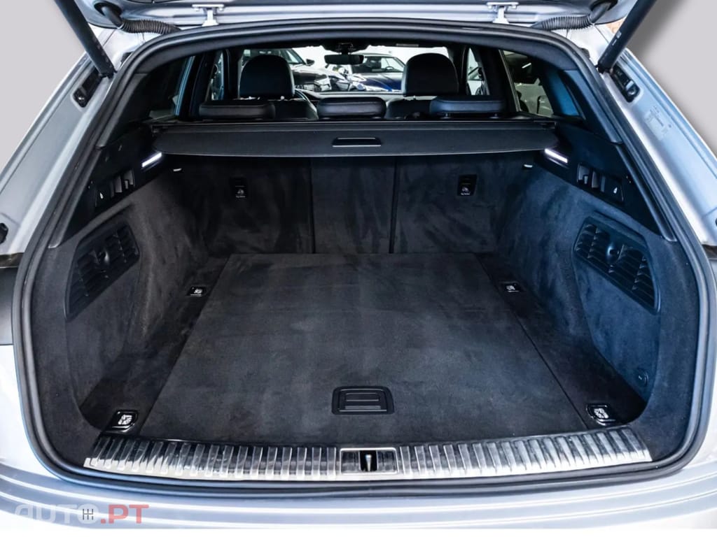 Audi E-Tron I.V.A DEDUTÍVEL  50  S LINE