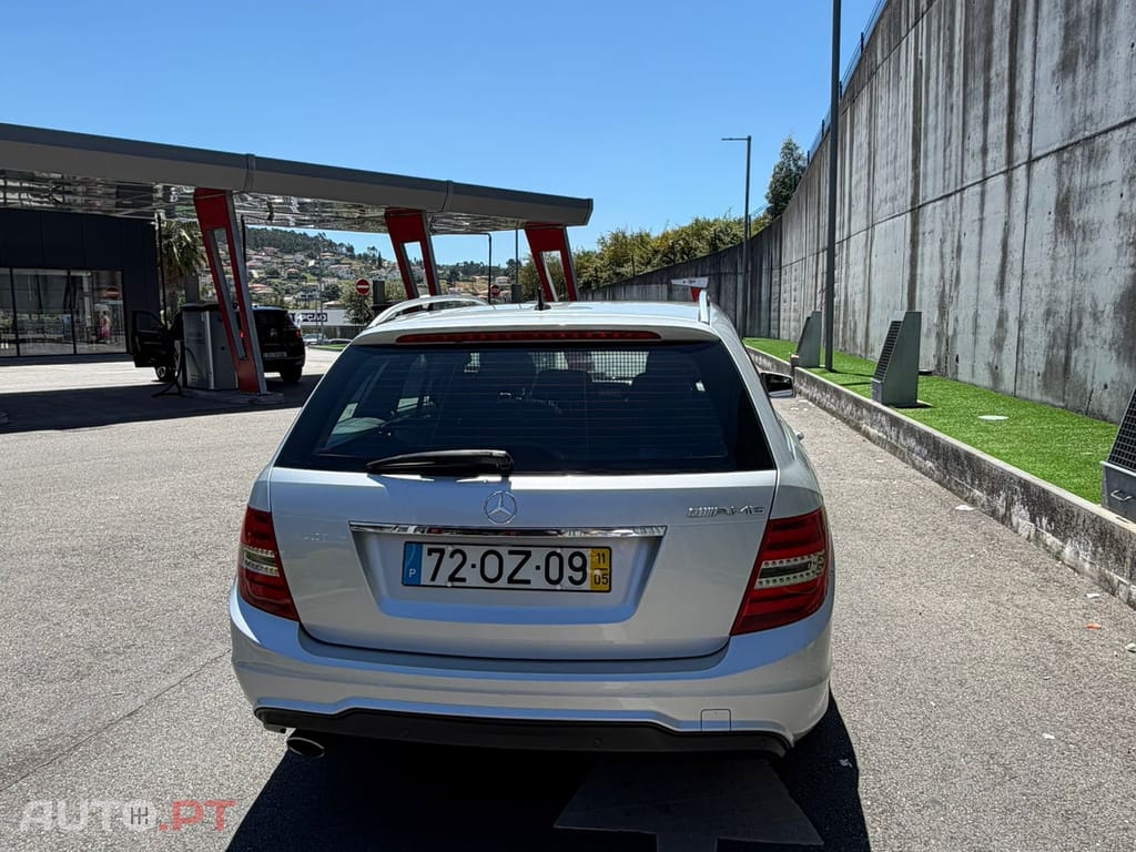 Mercedes-Benz 220 C220