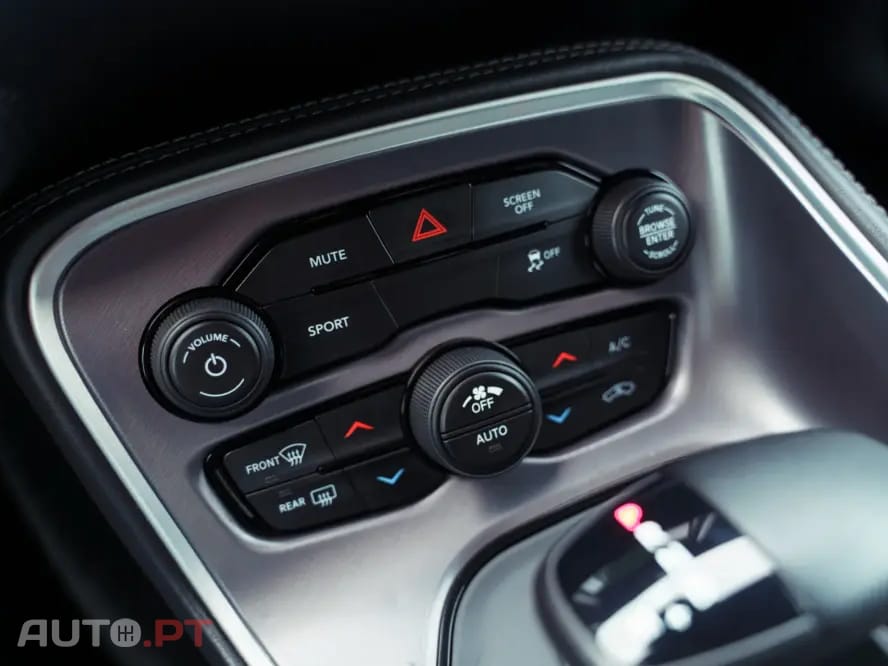 Dodge Challenger Auto SXT Plus