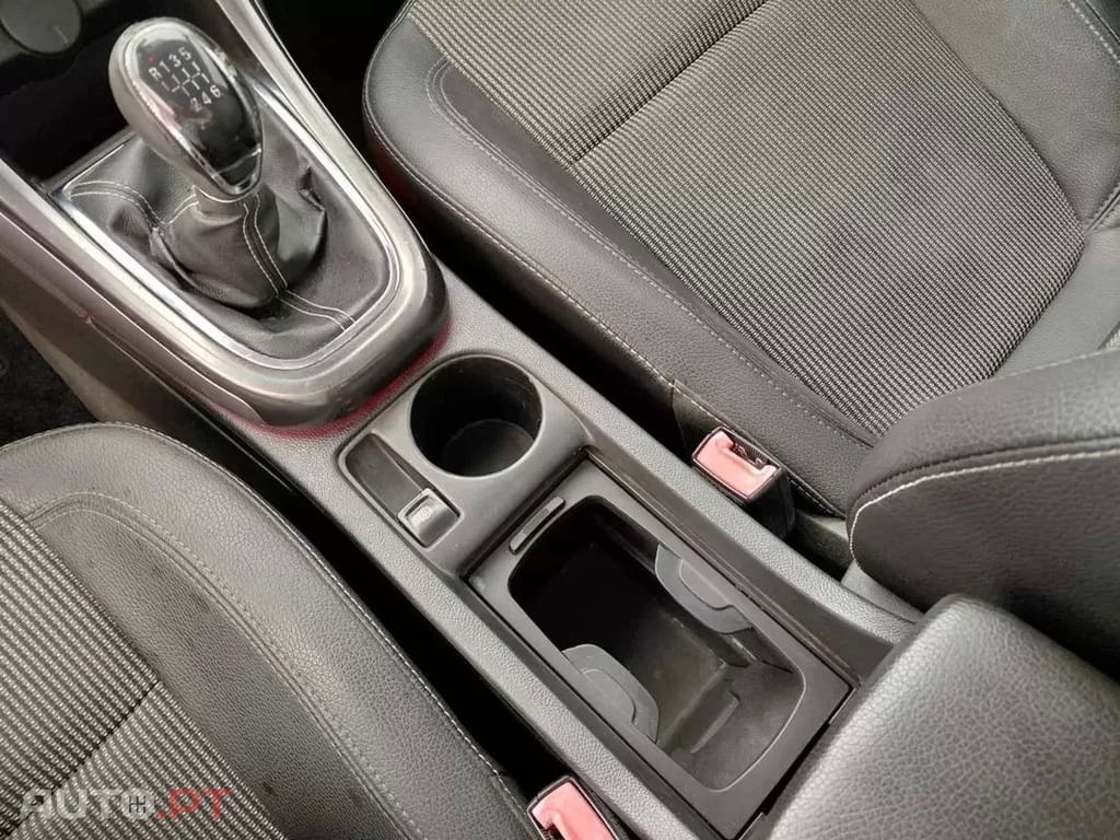 Opel Astra 1.7 CDTi Edition — fotografia 14