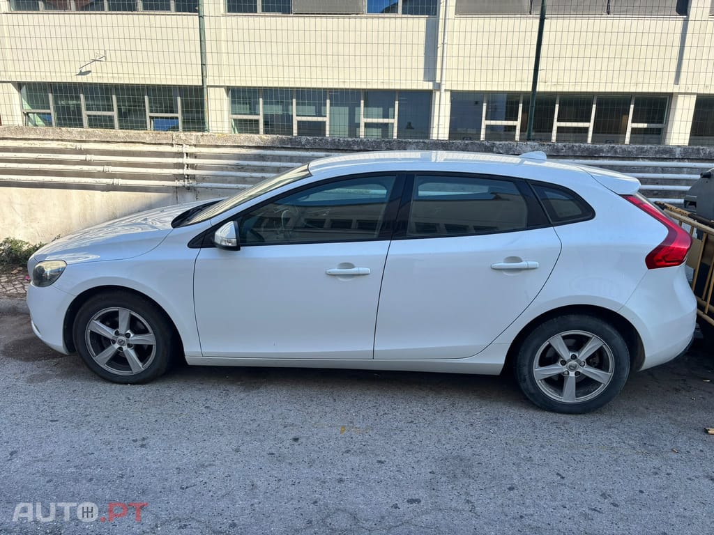 Volvo V40 2018