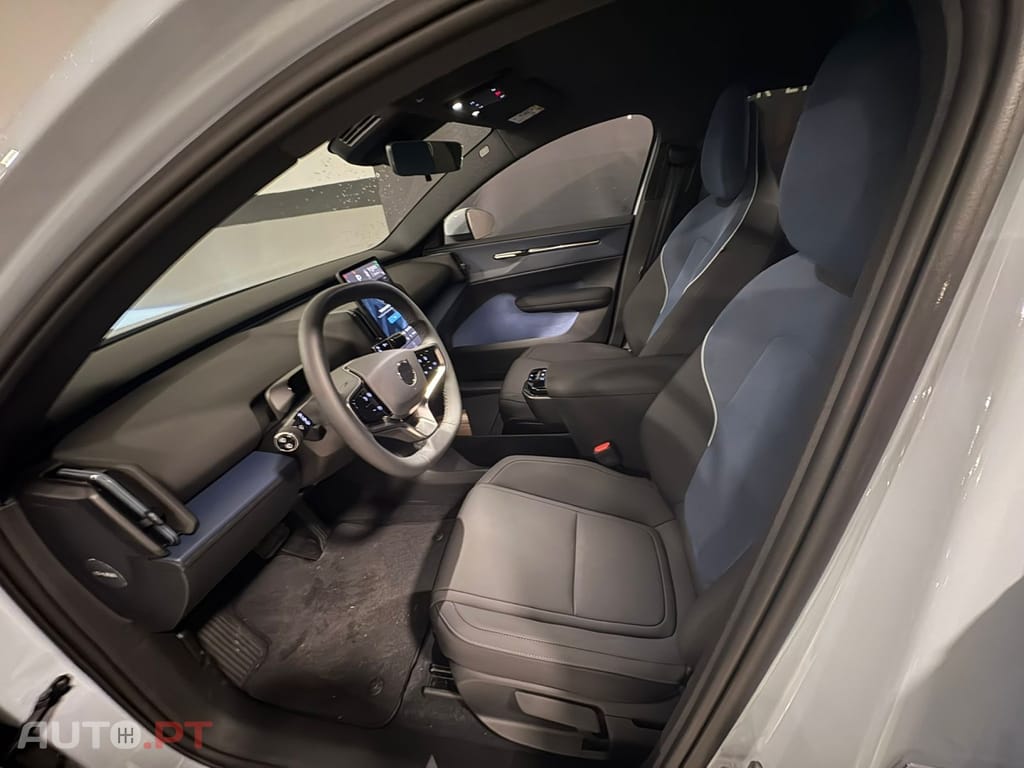 Volvo EX30 69 kWh Single Motor Extended Range Core