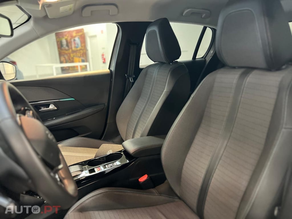 Peugeot E-208 50 kWh Allure Pack