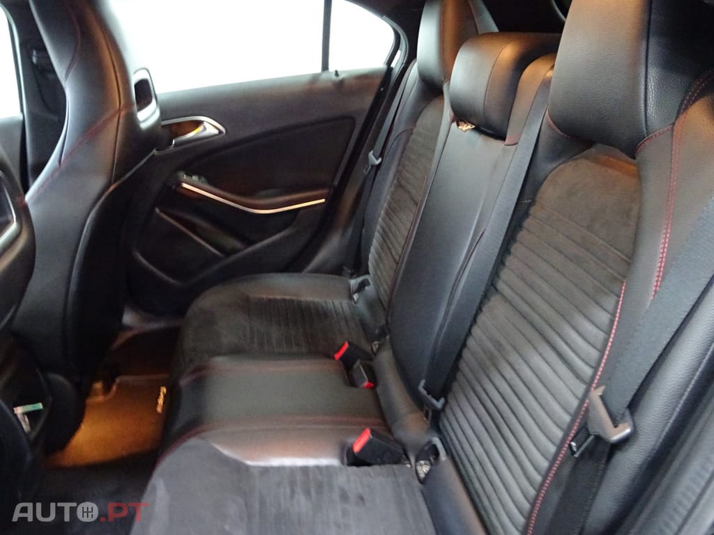 Mercedes-Benz A 180 Outro