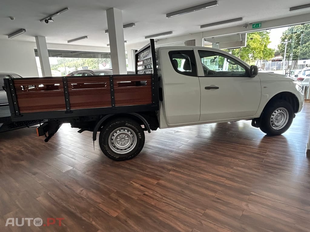 Mitsubishi L200 2.4 DI-D Club Invite 4WD