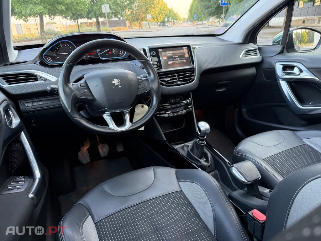 Peugeot 2008 1.2 PureTech Allure