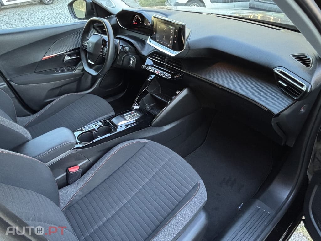 Peugeot 2008 1.2 PureTech Active Pack EAT8