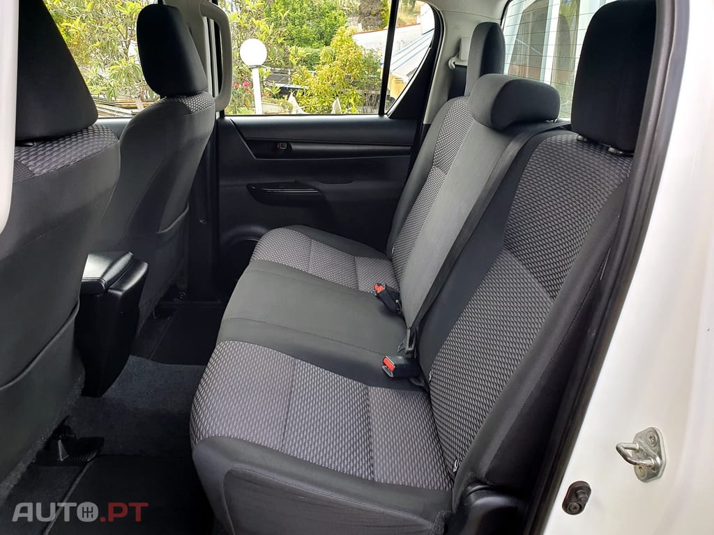 Toyota Hilux 2.4 D-4D 4WD CD CM
