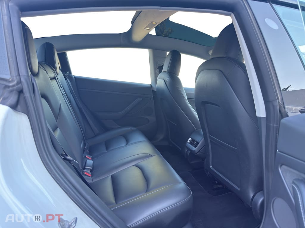 Tesla Model 3 RWD