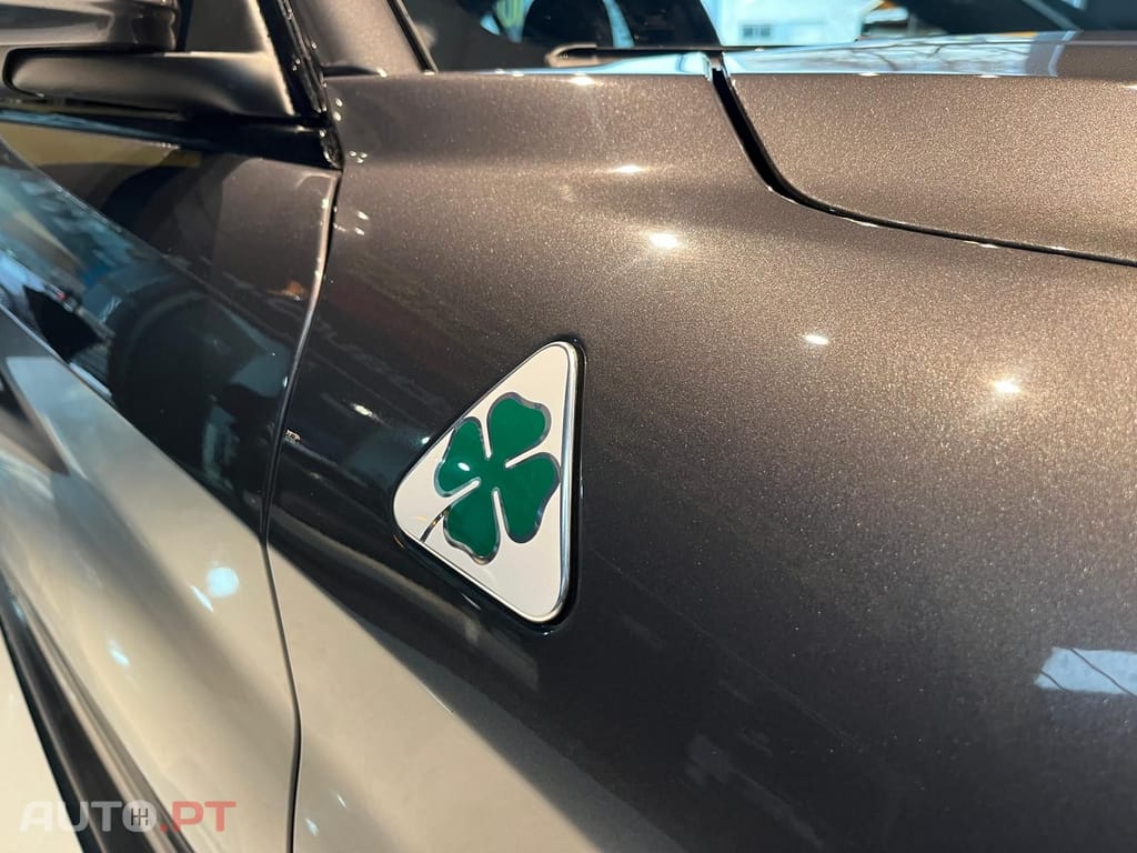 Alfa Romeo Giulia Quadrifoglio bi-turbo 510cv