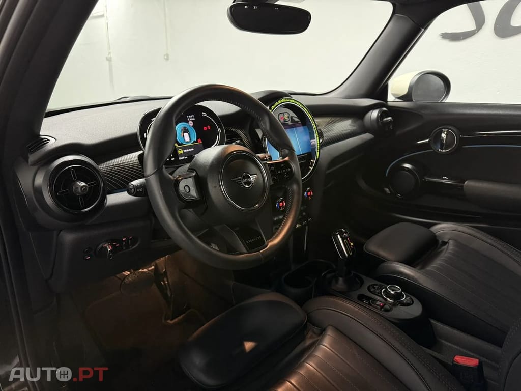 MINI Cooper Cooper SE Resolute Edition